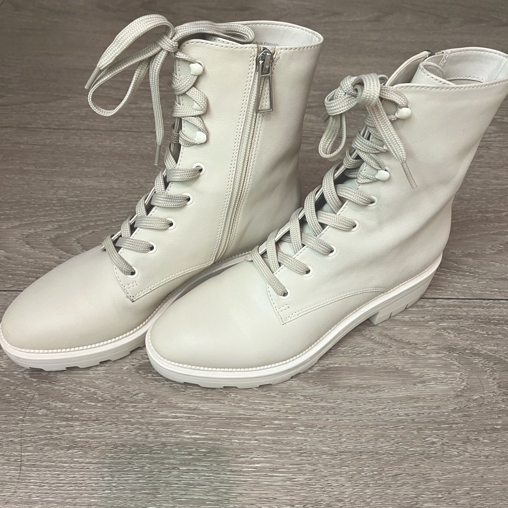 Light beige lace up boots by CLEAR